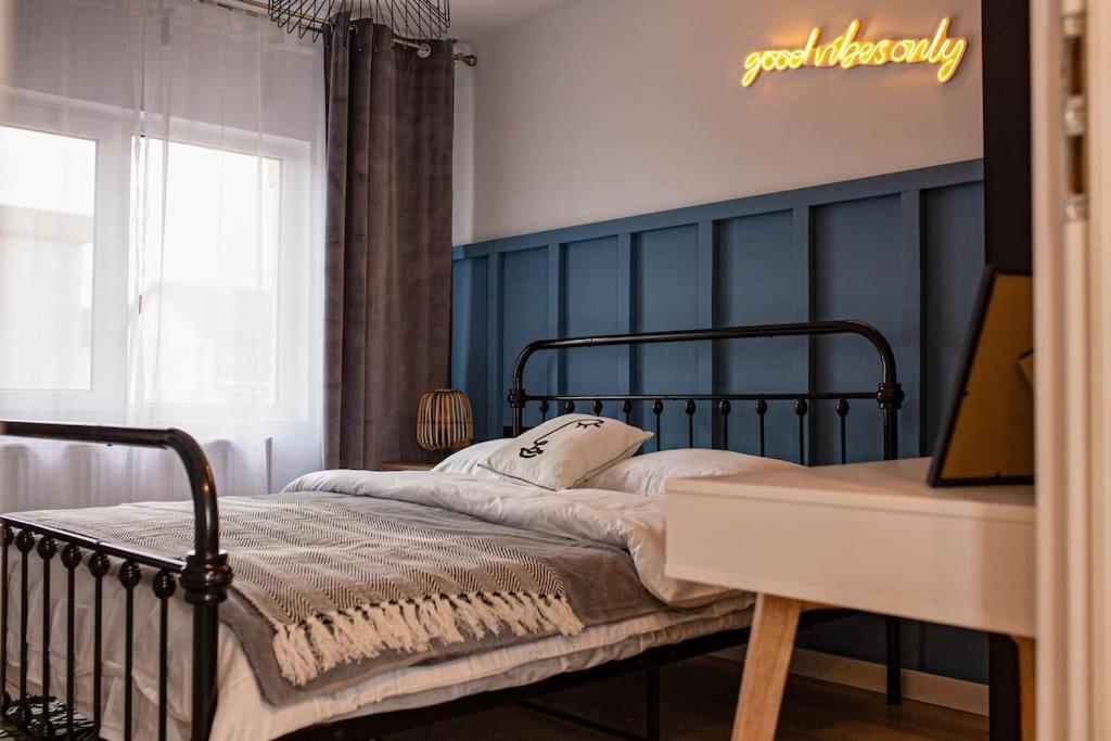 Blue Moon. Cozy Near Iulius Mall Apartment